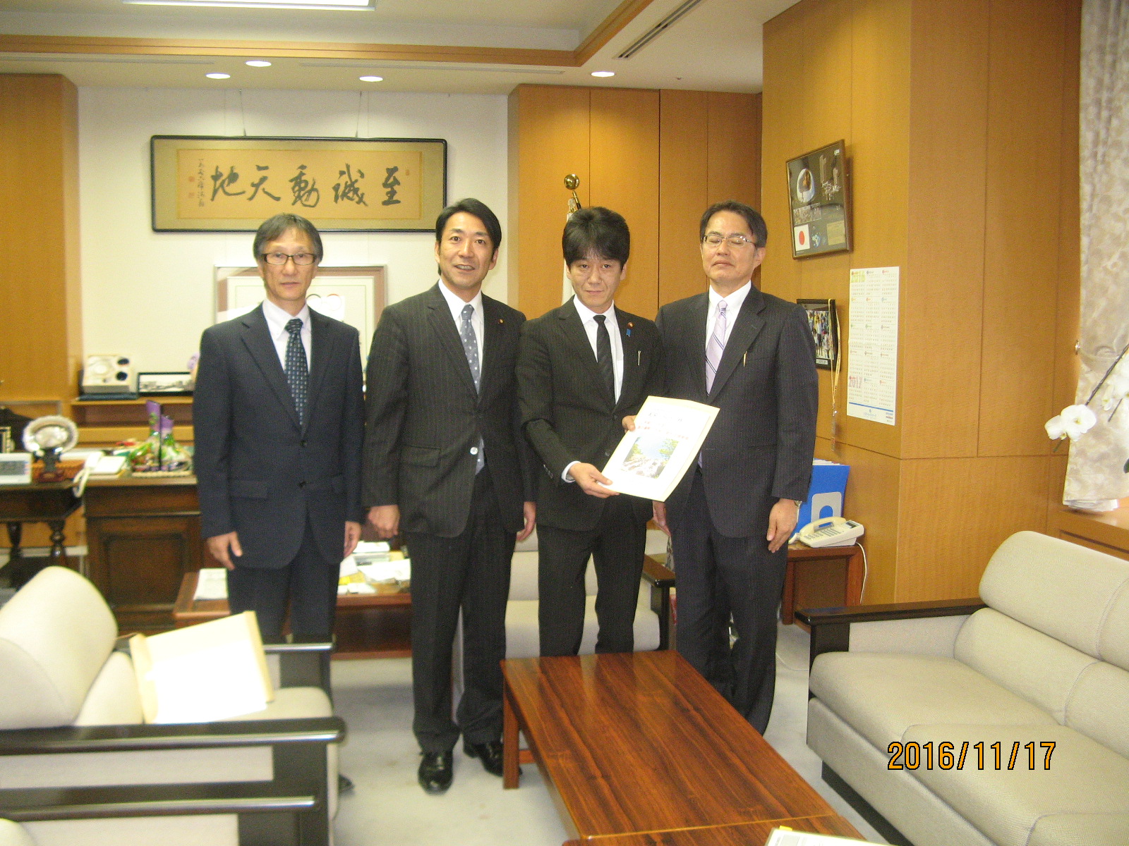 中川衆議院議員(中左)、文部科学省 義家副大臣(中右)