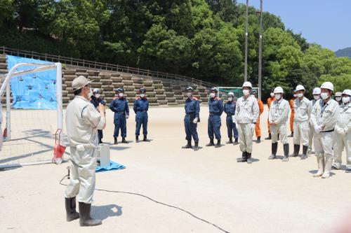 開始挨拶する佐藤町長