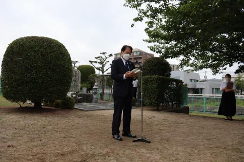 式辞を読む佐藤町長