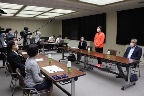 世界陸上選手権大会結果の報告の様子