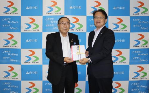 左から株式会社ウエストホールディングス新喜惣顧問、佐藤町長