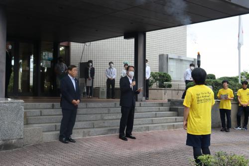 激励する佐藤町長