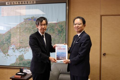 局長と佐藤町長