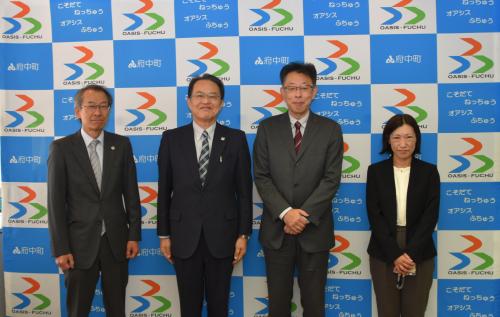 こども家庭庁の職員が来庁