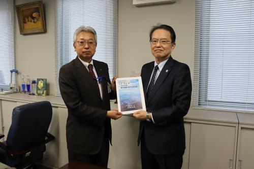 西部建設事務所長と佐藤町長