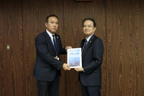 土木建築局長と佐藤町長
