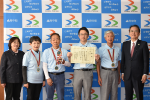 交通安全推進隊の皆さんと佐藤町長