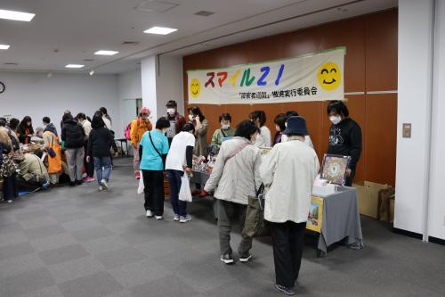 スマイル21の販売の様子