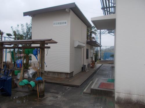 東小学校防災備蓄倉庫