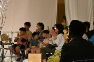 公演を鑑賞する寺尾町長
