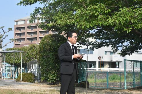 挨拶する寺尾町長