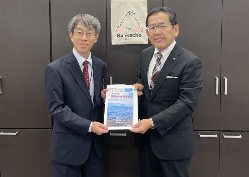 提案活動する様子