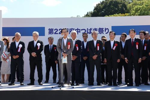 挨拶する寺尾町長