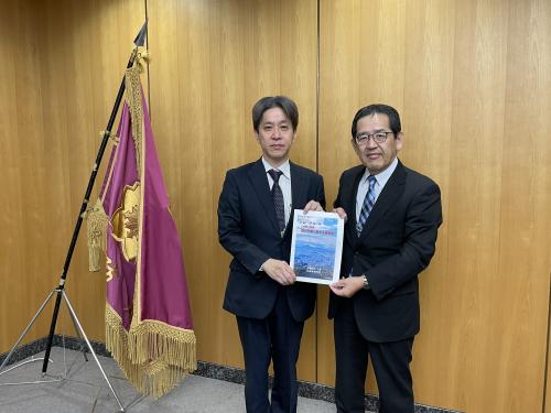 提案活動する寺尾町長