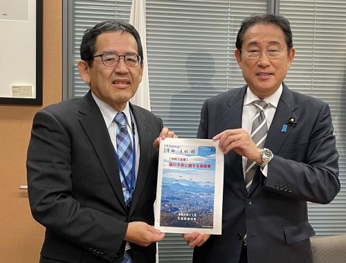 提案活動する様子