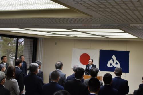 挨拶する寺尾町長