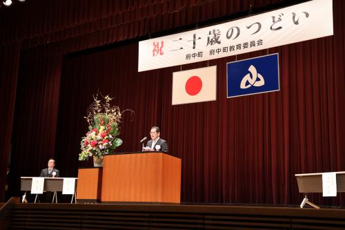 式辞を述べる寺尾町長