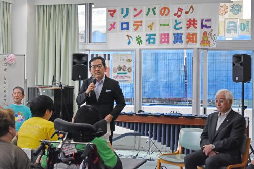 あいさつをする寺尾町長