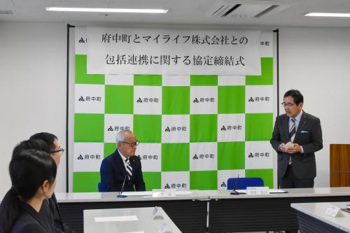 あいさつをする寺尾町長