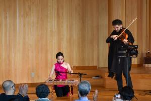 小型マリンバでの演奏