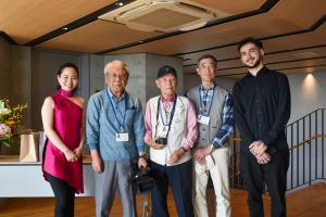 ビデオボランティアグループのみなさんとの記念写真