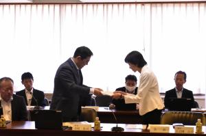 諮問書の交付