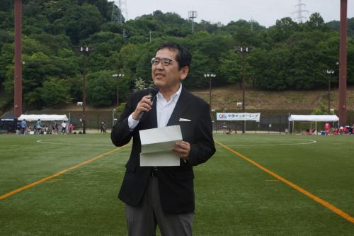 あいさつをする寺尾町長