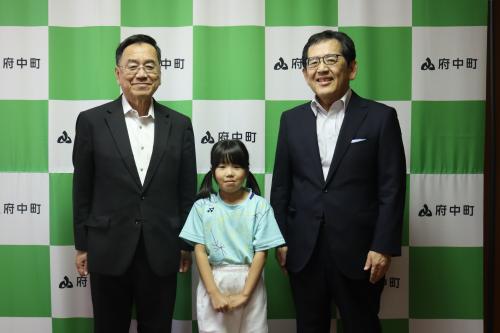 表敬訪問写真(新田教育長・細川さん・寺尾町長)