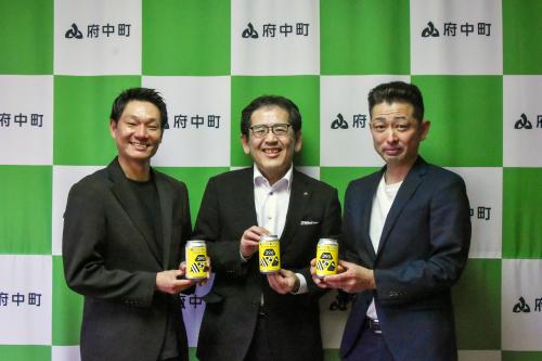 (左から)市川 豊治さん、寺尾町長、岡村 誠さん