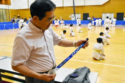 清水さんの銀メダルがお披露目されました