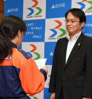抱負を述べるクラブ員