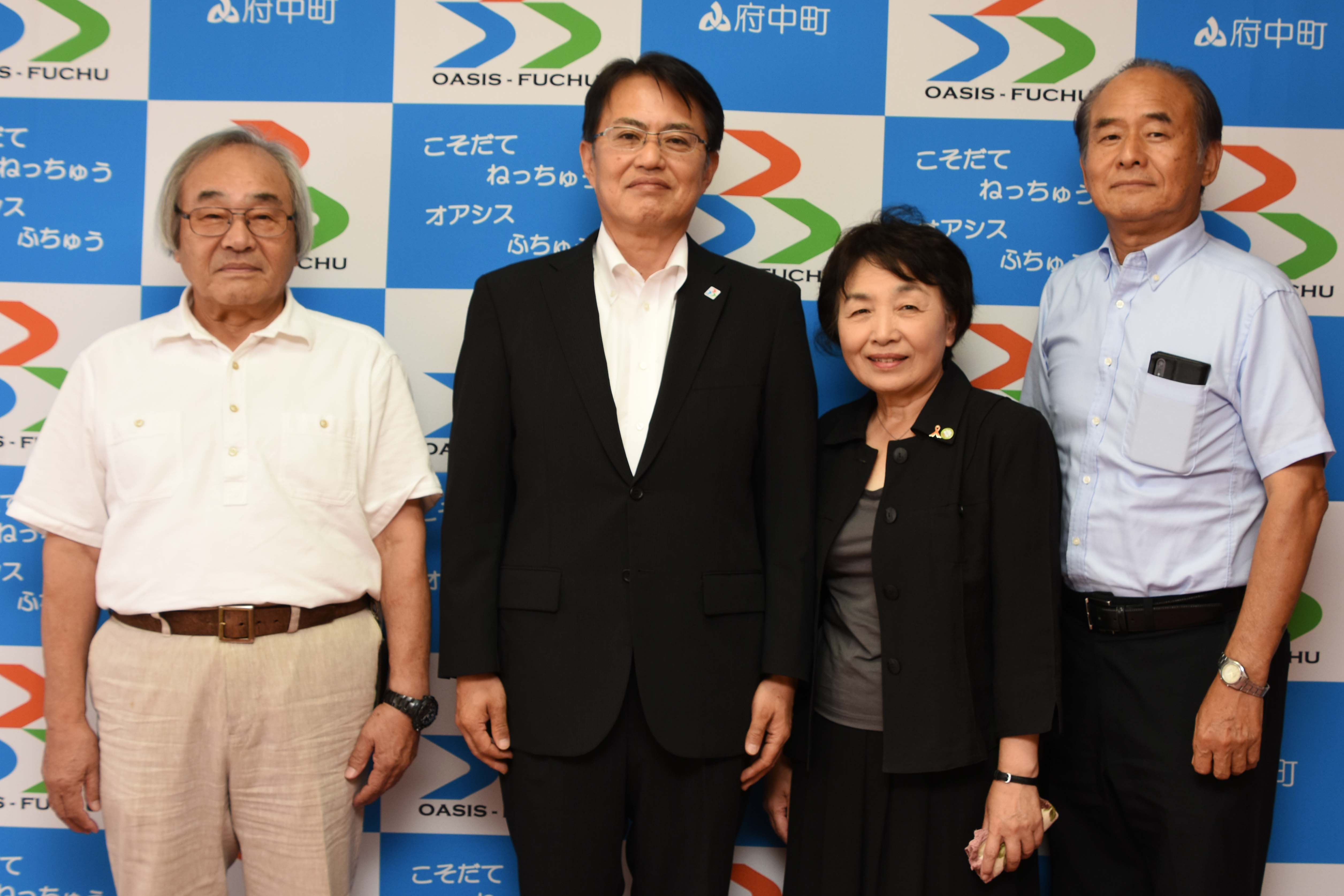 府中町民生委員児童委員会長と町長の集合写真