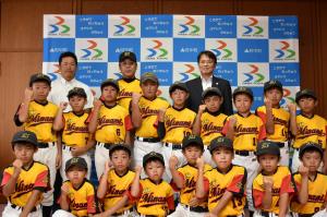 出場するチームのみなさんとの集合写真