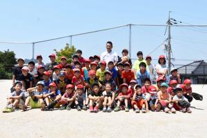 野村前監督とこどもたち