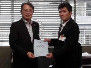 佐藤町長と三上土木建築局長の写真
