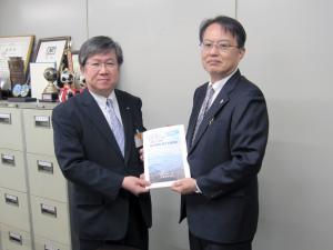 佐藤町長と友道都市建築技術審議官