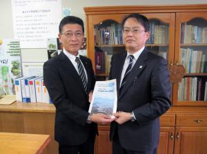 佐藤町長と上仲農林水産局長