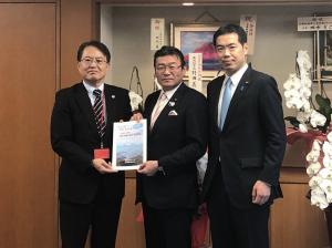 佐藤町長と大塚国土交通副大臣の写真2