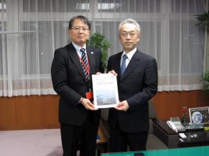 佐藤町長と菊地技監の写真