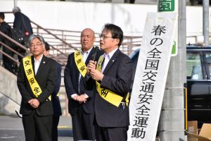 参加者にあいさつする町長の写真