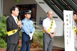 参加者にあいさつする町長の写真
