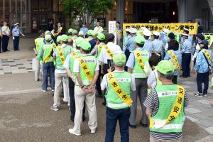 交通安全運動街頭キャンペーンの様子写真２