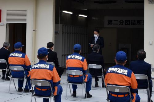 落成式で挨拶する佐藤町長